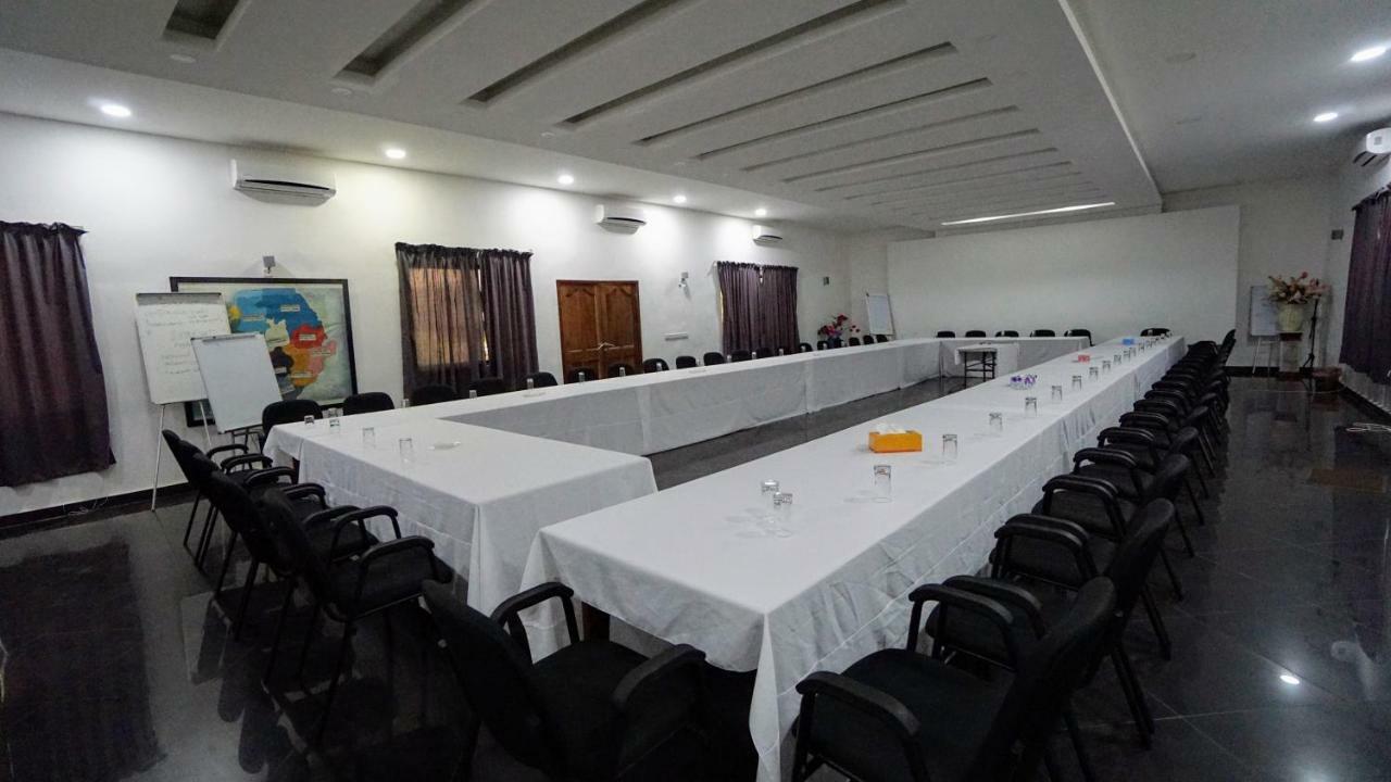 The Family Kingdom Resort Freetown Ngoại thất bức ảnh
